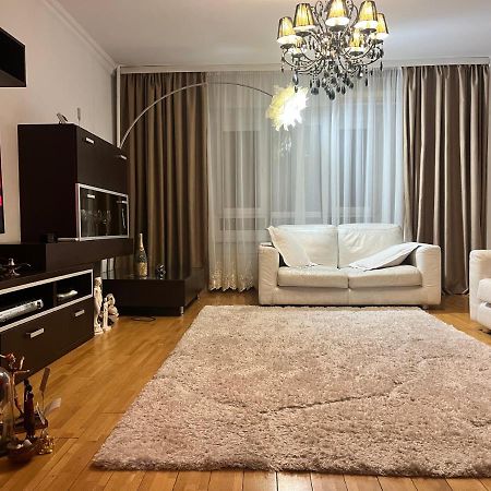 Charming Apartment/King Size Bed Bucharest Luaran gambar