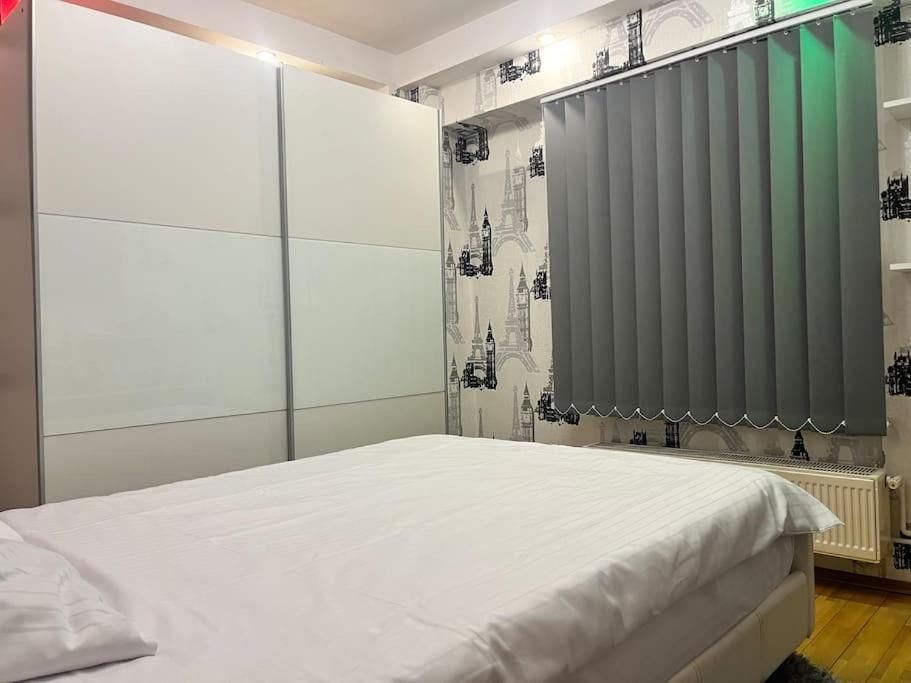 Charming Apartment/King Size Bed Bucharest Luaran gambar