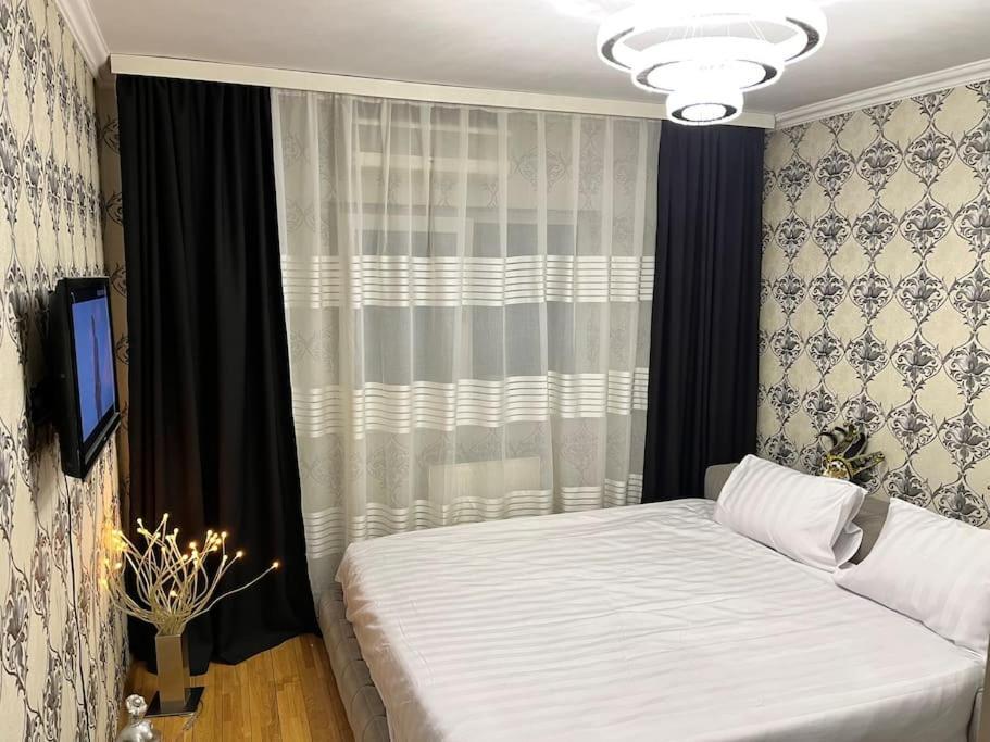 Charming Apartment/King Size Bed Bucharest Luaran gambar