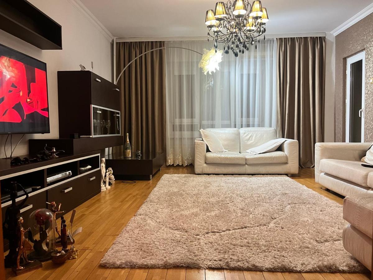 Charming Apartment/King Size Bed Bucharest Luaran gambar